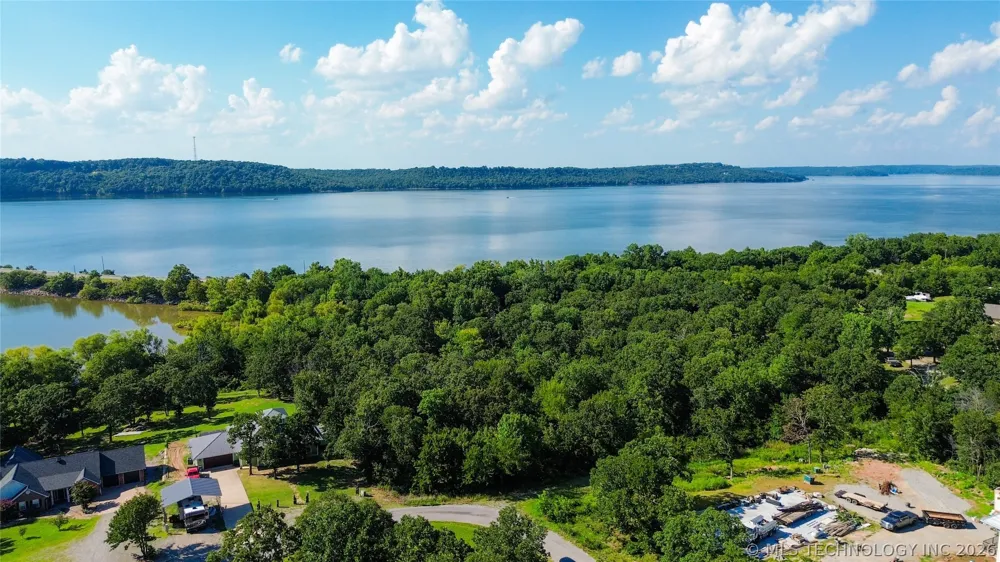 11 Bent Oak Eufaula, OK 74432