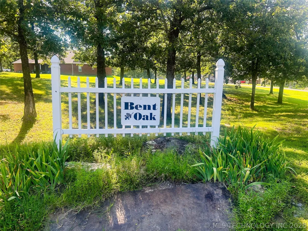11 Bent Oak Eufaula, OK 74432
