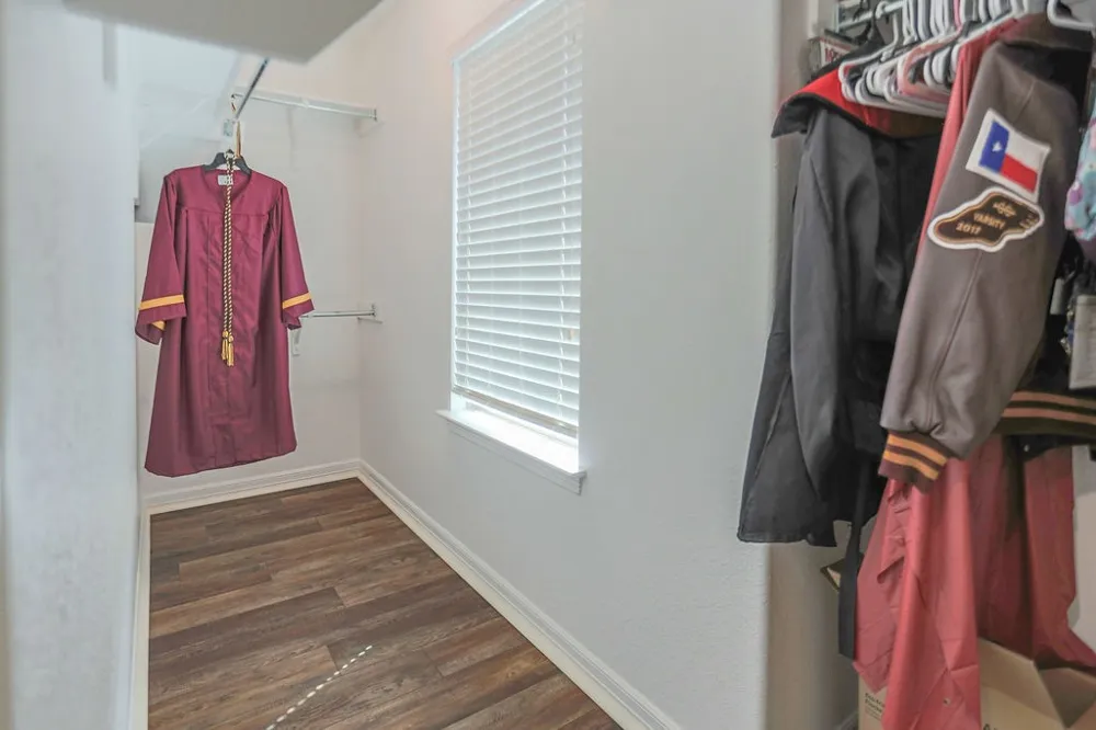 208 Mirafield Lane Austin, TX 78737