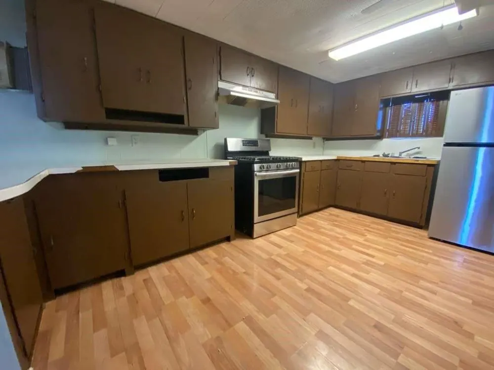 424 W B AVENUE Kingsville, TX 78363
