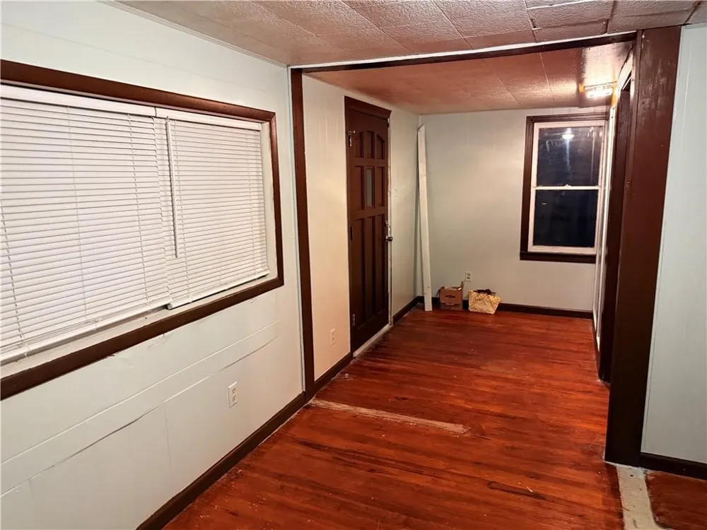 424 W B AVENUE Kingsville, TX 78363