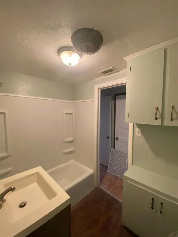 424 W B AVENUE Kingsville, TX 78363