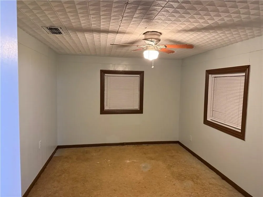 424 W B AVENUE Kingsville, TX 78363