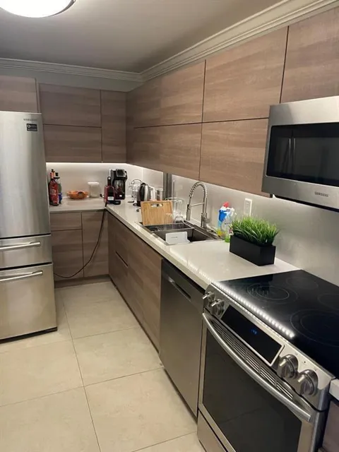 3000 S Ocean Drive #302