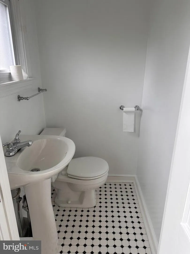 8 ARTHUR ROAD Bryn Mawr, PA 19010