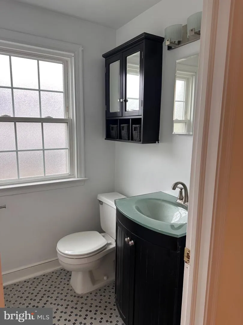 8 ARTHUR ROAD Bryn Mawr, PA 19010