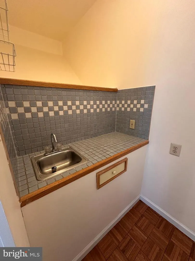 8 ARTHUR ROAD Bryn Mawr, PA 19010