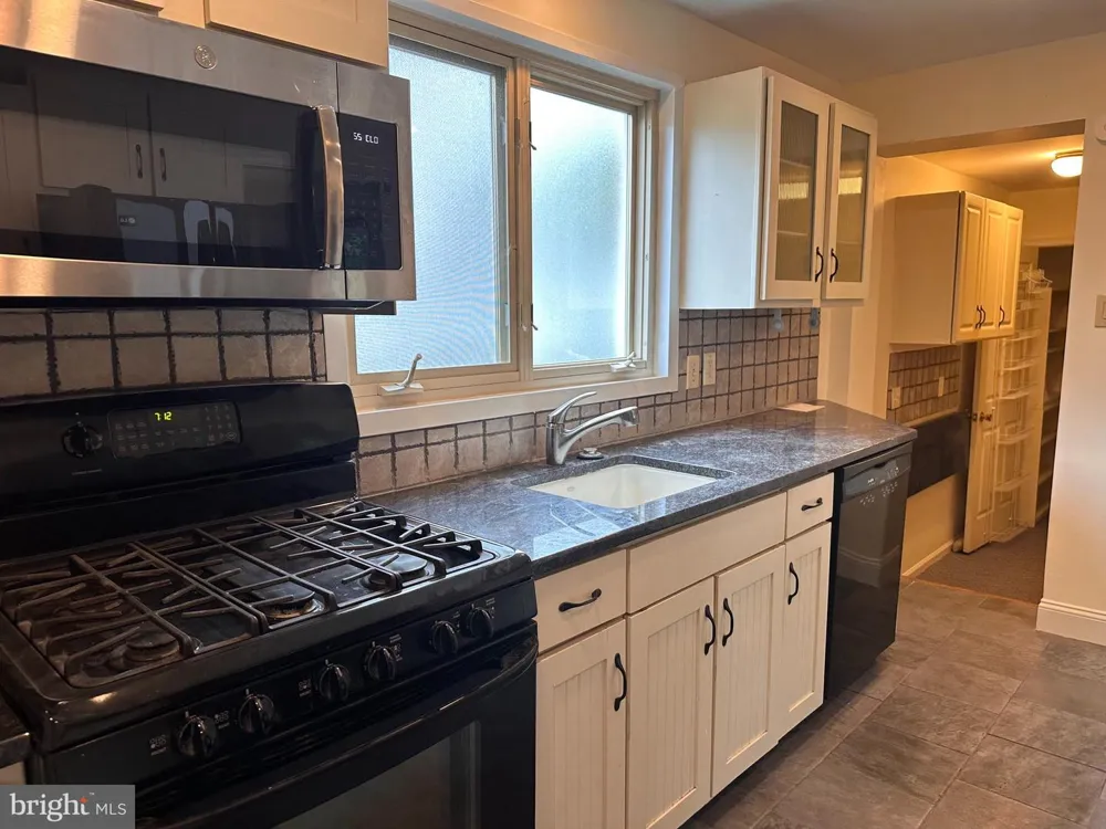 8 ARTHUR ROAD Bryn Mawr, PA 19010