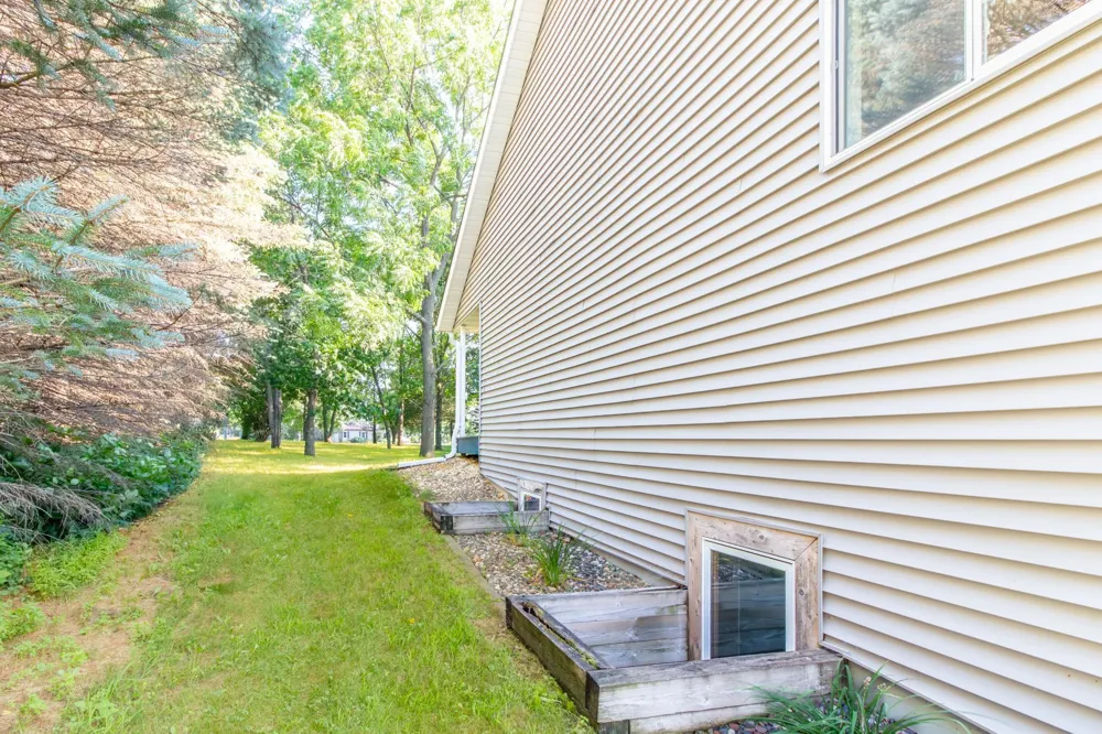 12480 212th Avenue NE New London, MN 56273