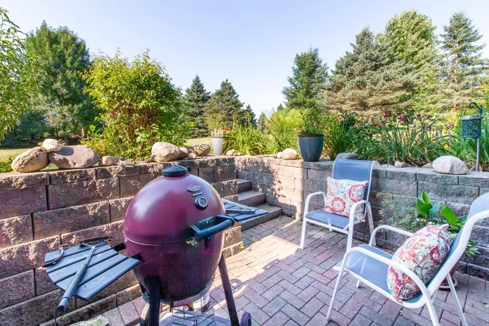 12480 212th Avenue NE New London, MN 56273