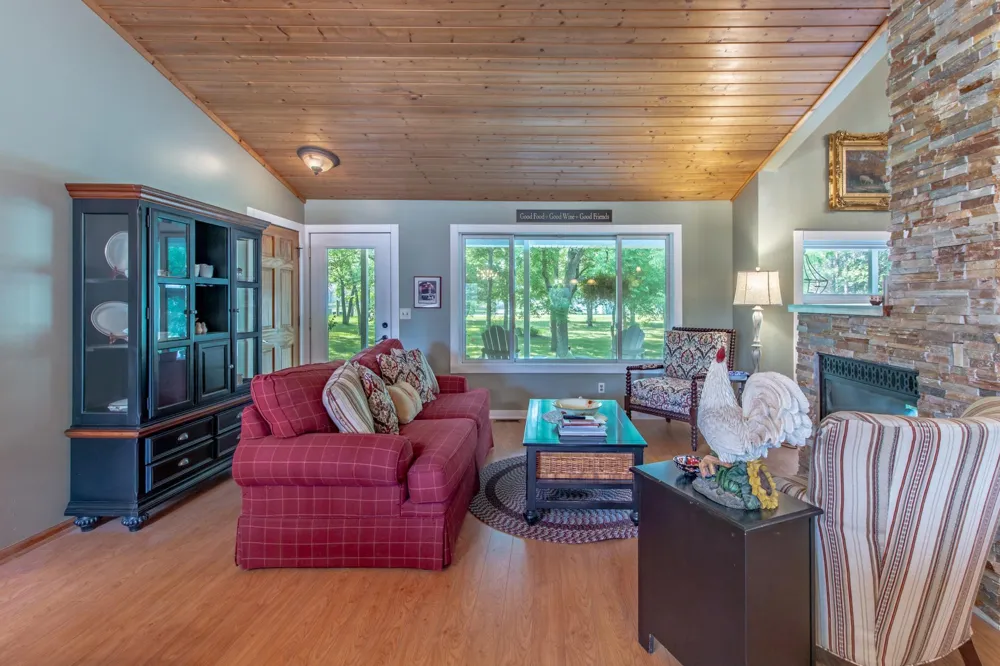 12480 212th Avenue NE New London, MN 56273