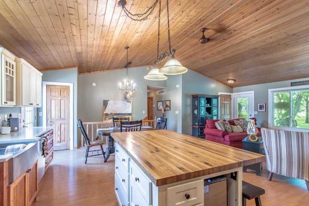 12480 212th Avenue NE New London, MN 56273