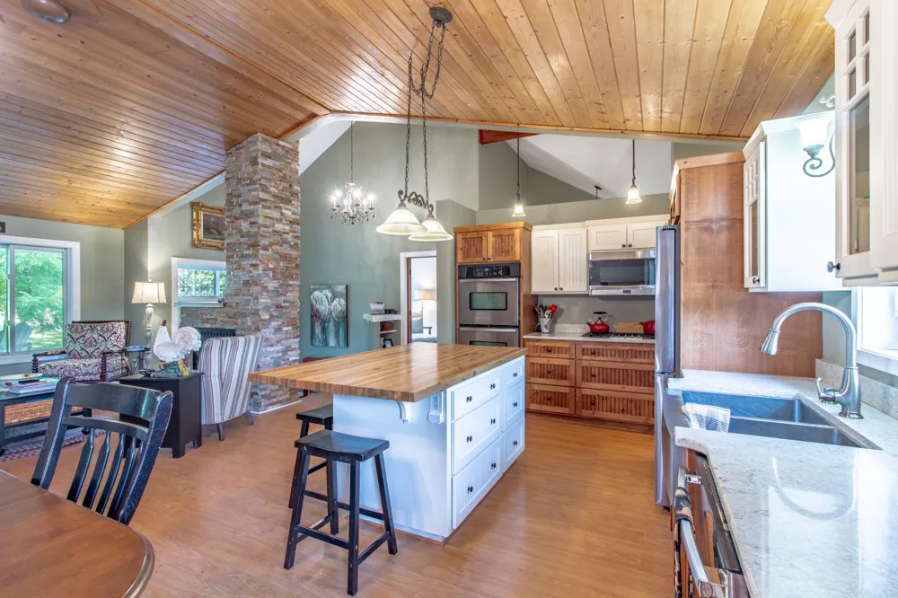 12480 212th Avenue NE New London, MN 56273
