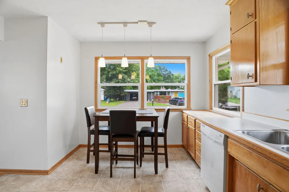 6738 Knoll Street Golden Valley, MN 55427