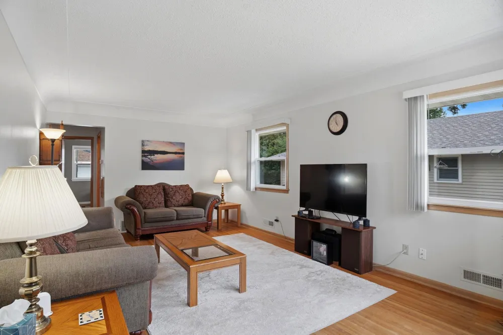 6738 Knoll Street Golden Valley, MN 55427