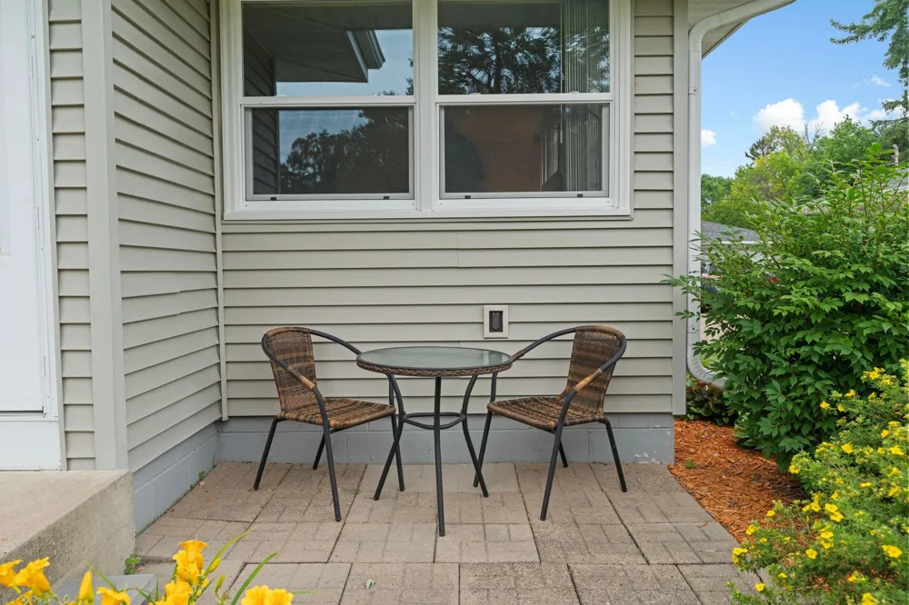6738 Knoll Street Golden Valley, MN 55427