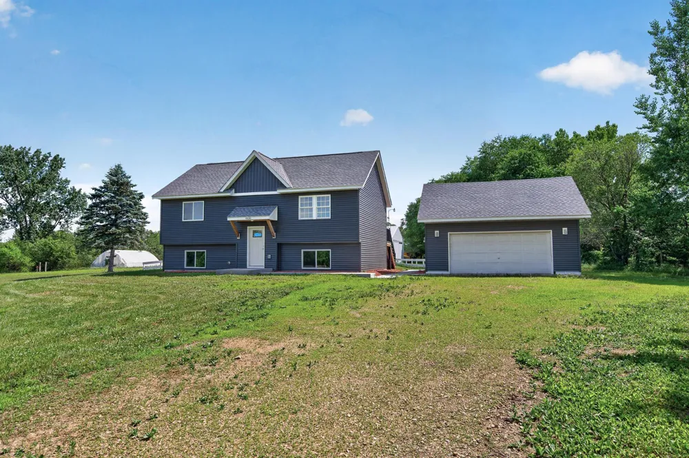 4430 214th Avenue NW Oak Grove, MN 55303