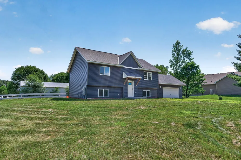 4430 214th Avenue NW Oak Grove, MN 55303