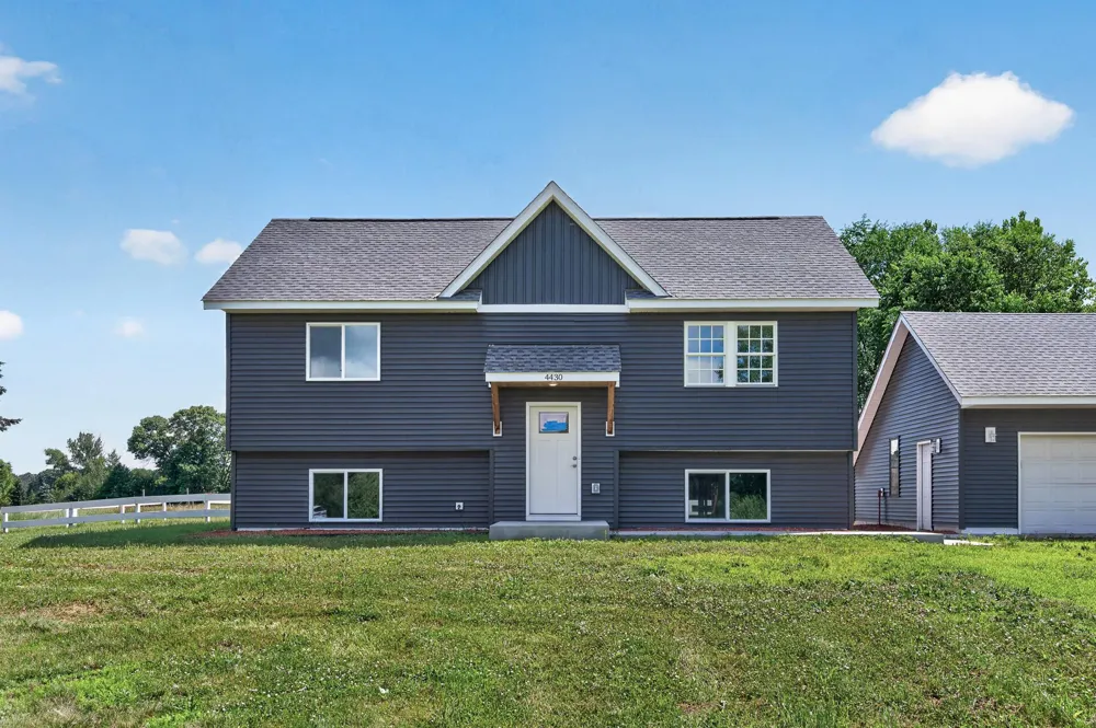 4430 214th Avenue NW Oak Grove, MN 55303