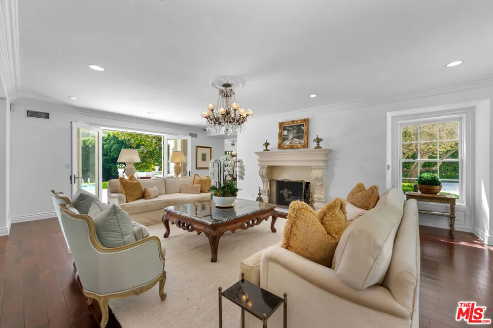 10914 Bellagio Road Los Angeles, CA 90077