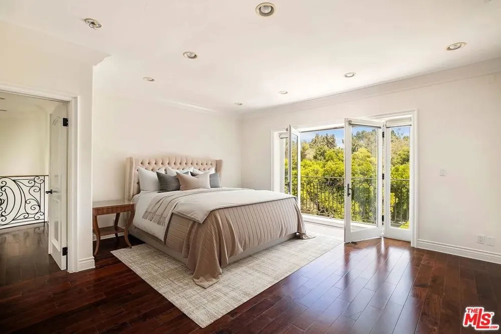 10914 Bellagio Road Los Angeles, CA 90077