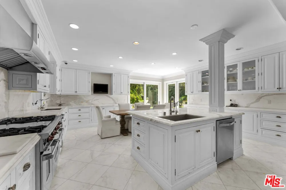 10914 Bellagio Road Los Angeles, CA 90077
