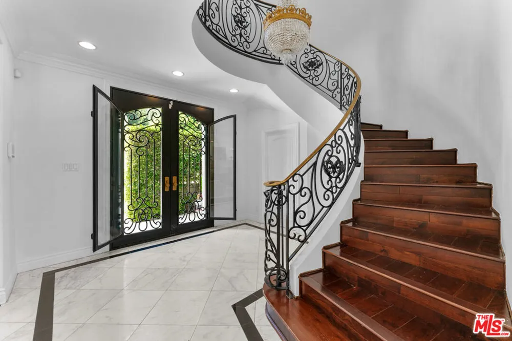 10914 Bellagio Road Los Angeles, CA 90077