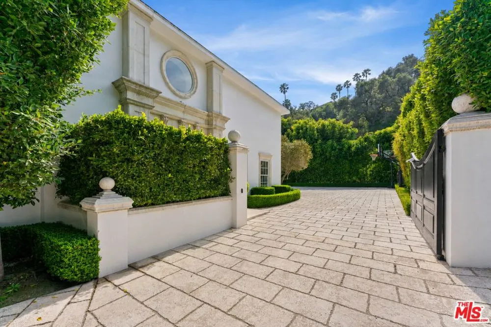 10914 Bellagio Road Los Angeles, CA 90077