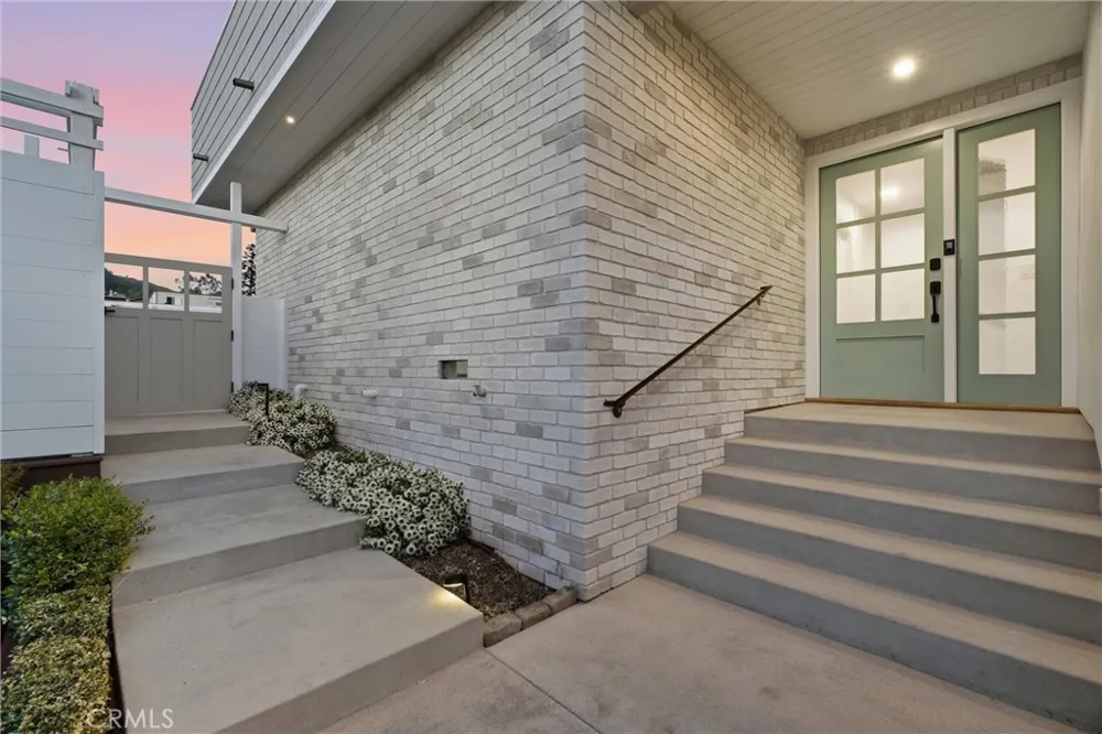 575 Through #A Laguna Beach, CA 92651