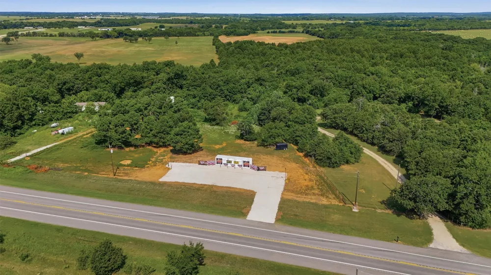 29151 US Highway 377 Whitesboro, TX 76245