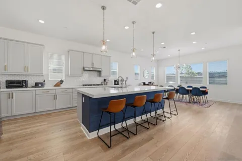305 Creekview Ct