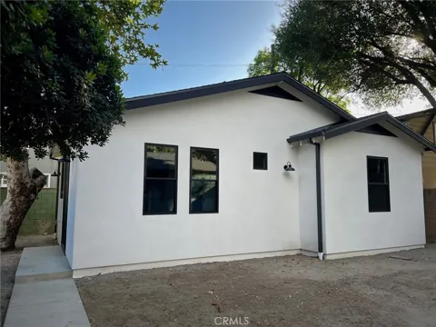 1203 S Chavez