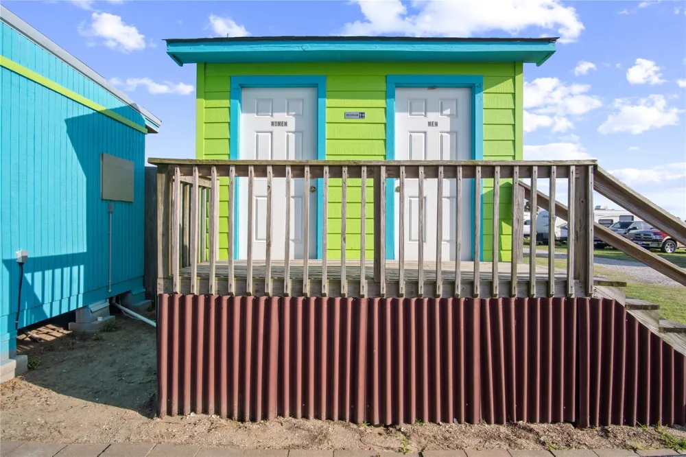 2061 Highway 87 Crystal Beach, TX 77650