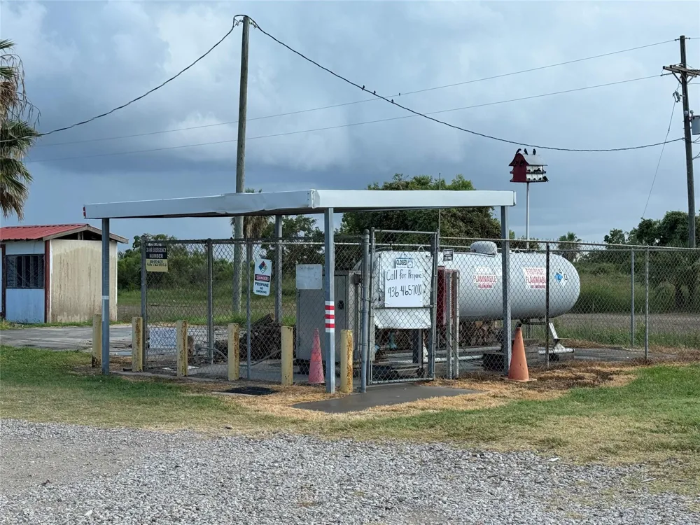 2061 Highway 87 Crystal Beach, TX 77650