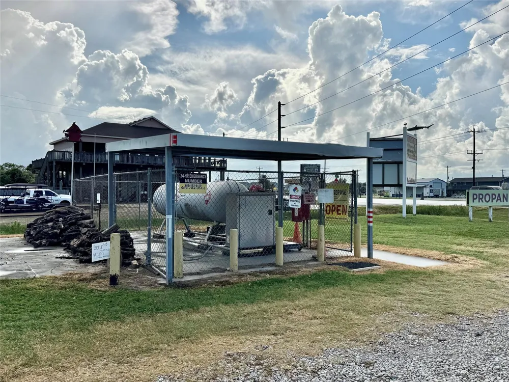 2061 Highway 87 Crystal Beach, TX 77650