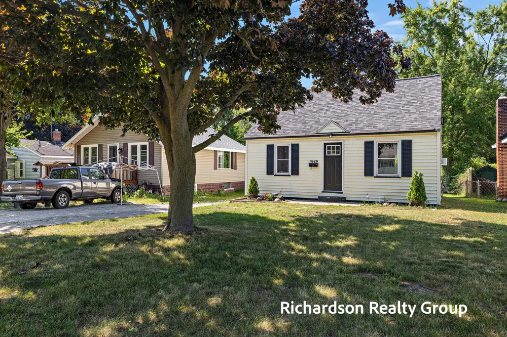 1949 Letart Avenue Muskegon, MI 49441
