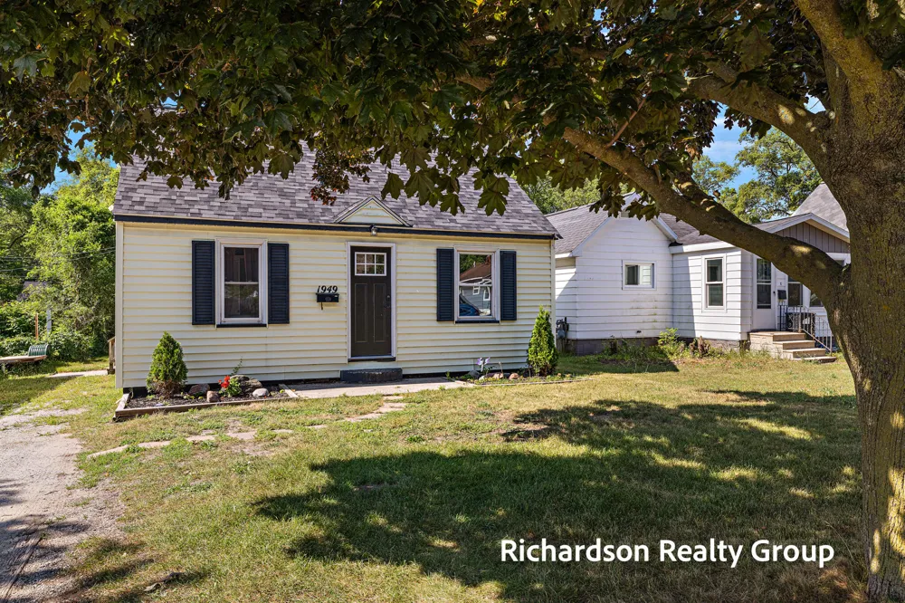 1949 Letart Avenue Muskegon, MI 49441