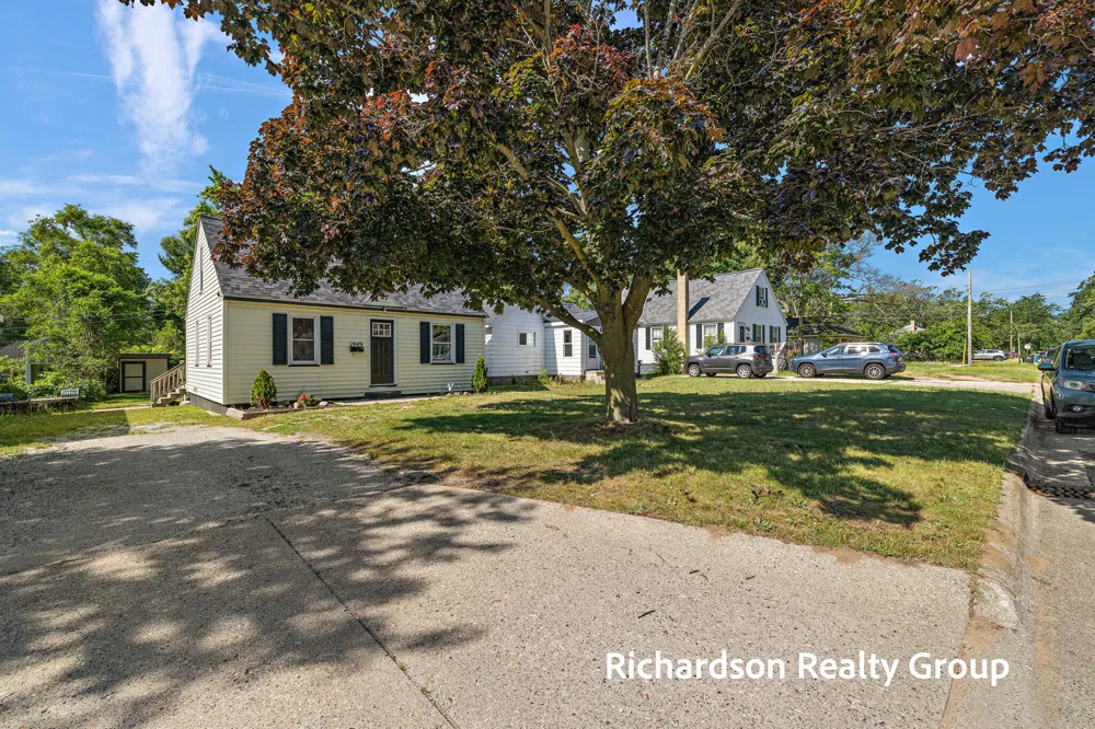 1949 Letart Avenue Muskegon, MI 49441