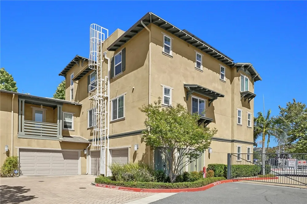 441 S Glendora Avenue Glendora, CA 91741