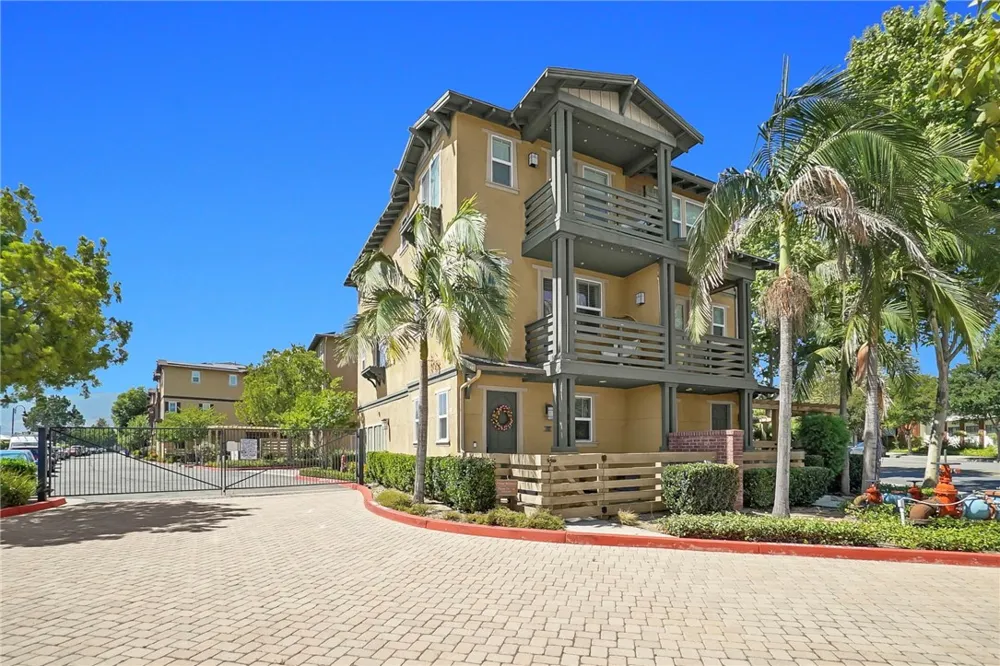 441 S Glendora Avenue Glendora, CA 91741