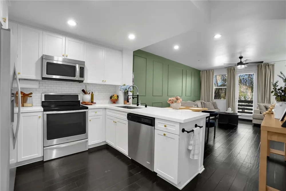 441 S Glendora Avenue Glendora, CA 91741