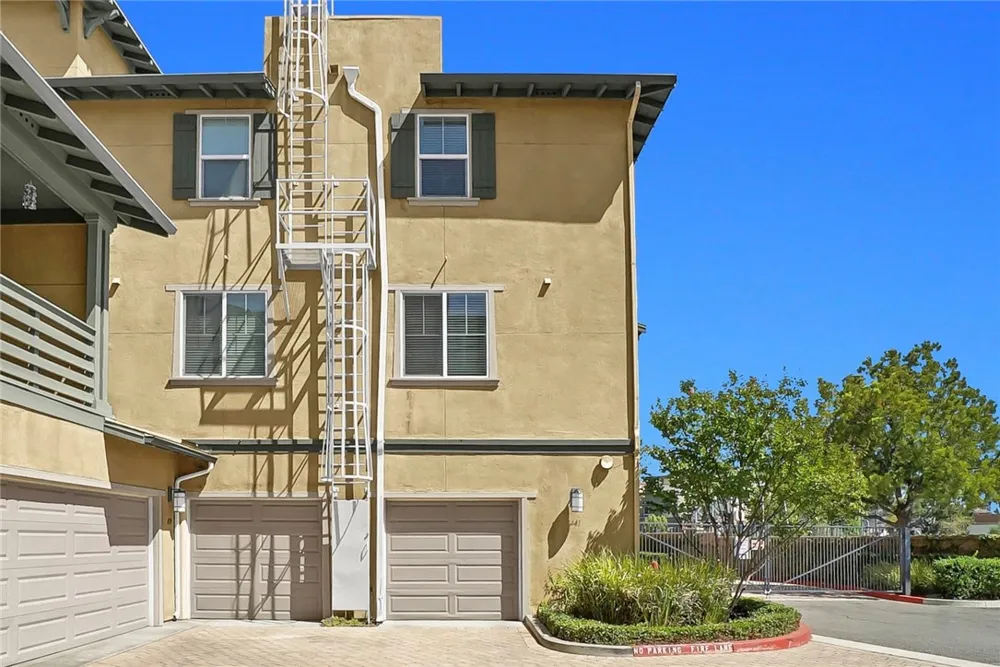 441 S Glendora Avenue Glendora, CA 91741