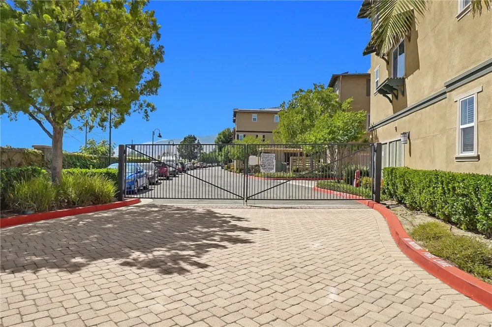 441 S Glendora Avenue Glendora, CA 91741
