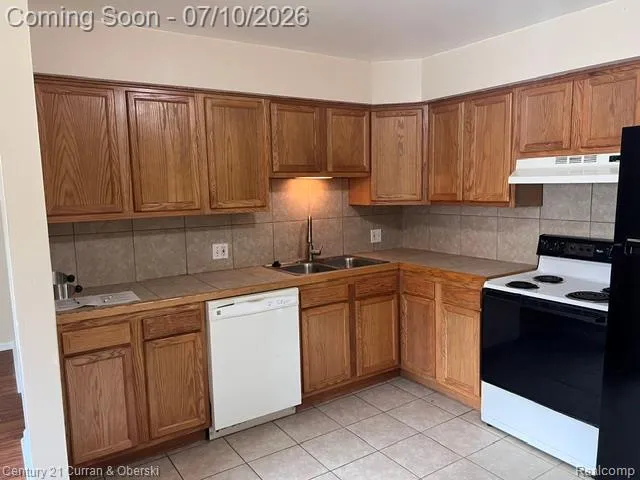 14682 Middle Gibraltar Road #24 Gibraltar City, MI 48173