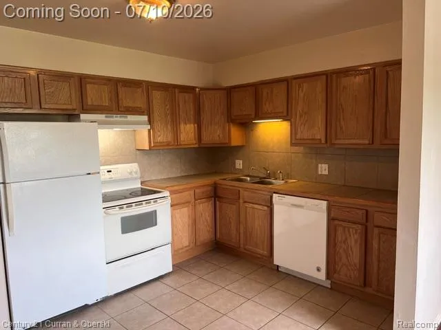 14682 Middle Gibraltar Road #24 Gibraltar City, MI 48173
