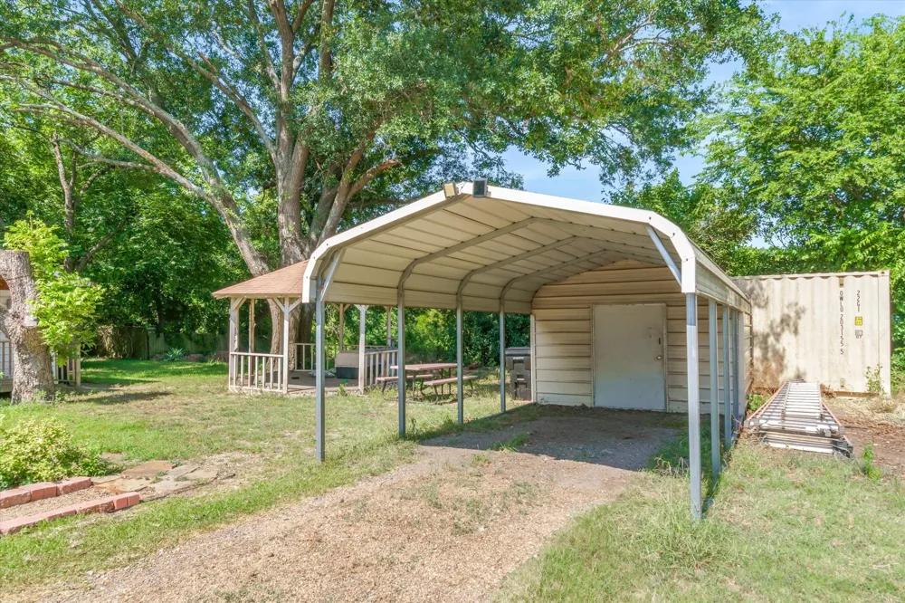 603 4th Street Wills Point, TX 75169