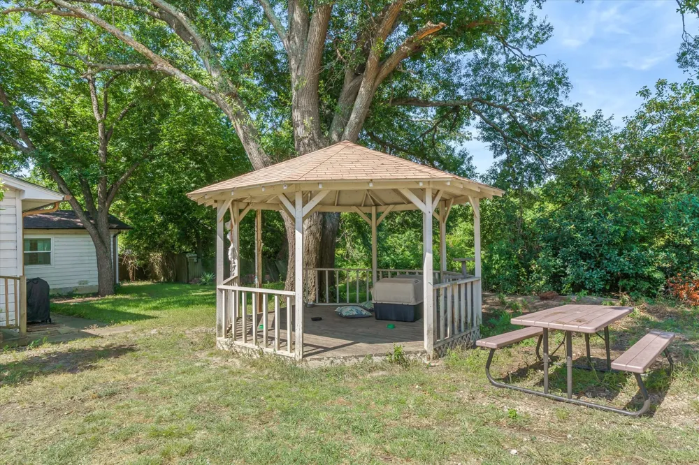 603 4th Street Wills Point, TX 75169