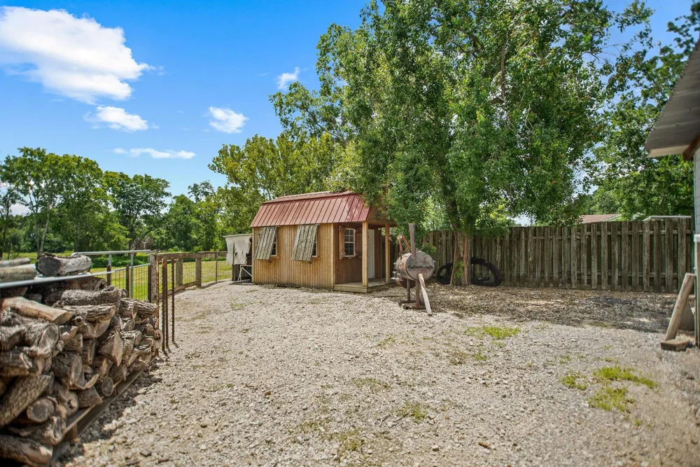 605 State Highway 172 Ganado, TX 77962