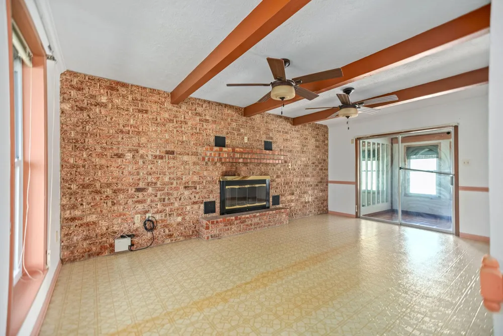 605 State Highway 172 Ganado, TX 77962