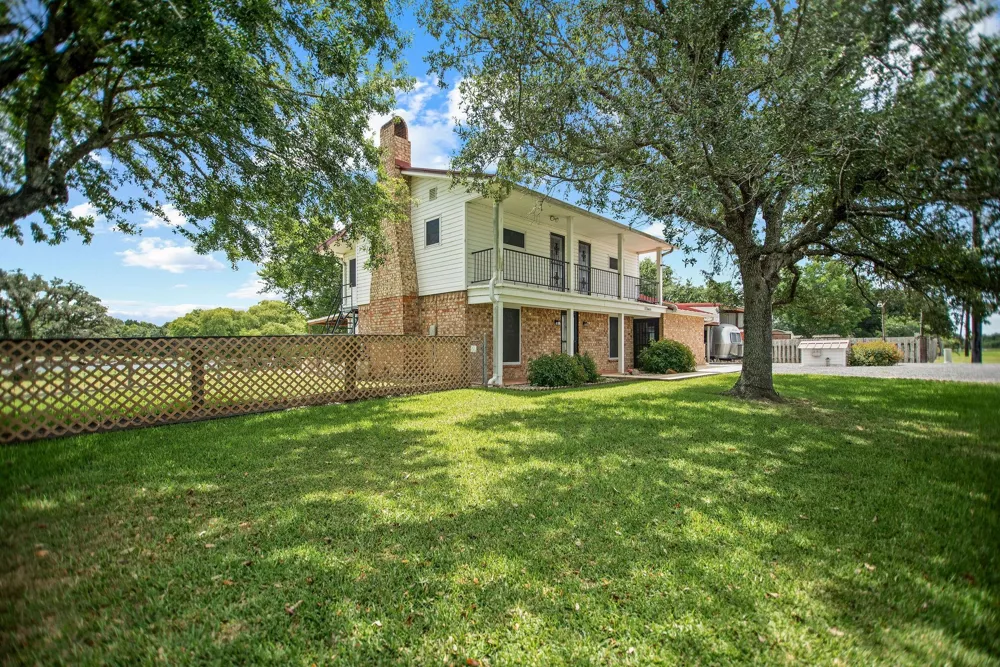 605 State Highway 172 Ganado, TX 77962